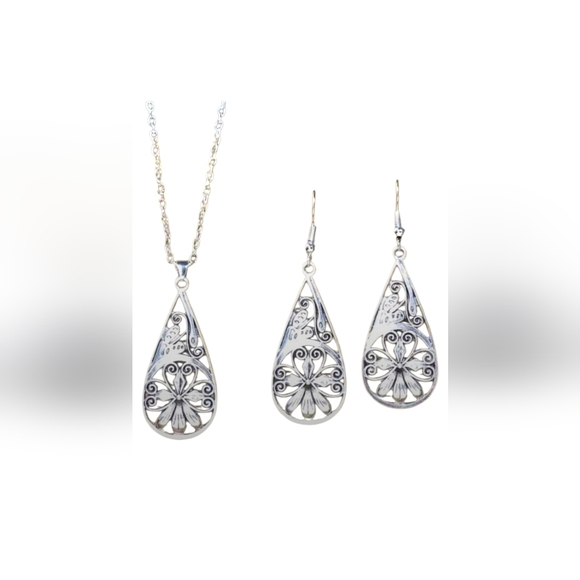 Jewelry - Silver Filigree Necklace Set